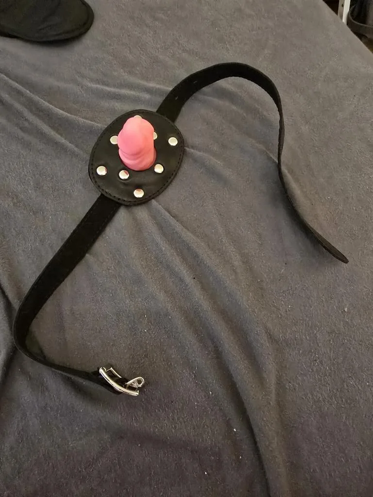Originalfoto: Rosa Penis-Knebel mit Riemen und Mundstück