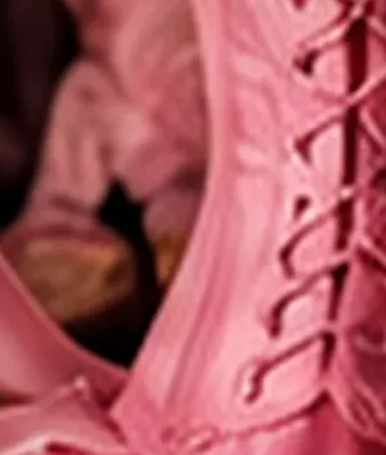 Detail des redaktionellen rosa Stylingmotivs